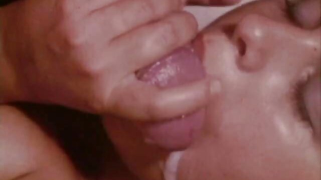 Eva Berger y Nikki Dream porno con sub español teniendo sexo trío con esperma