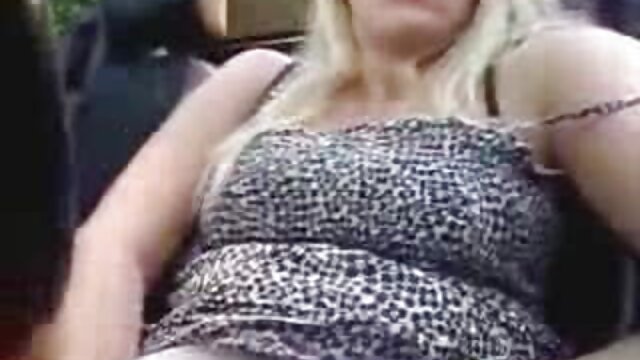 Adolescente de pelo rosa, tetas, nalgadas de coño y juego con xxxenespañol consolador
